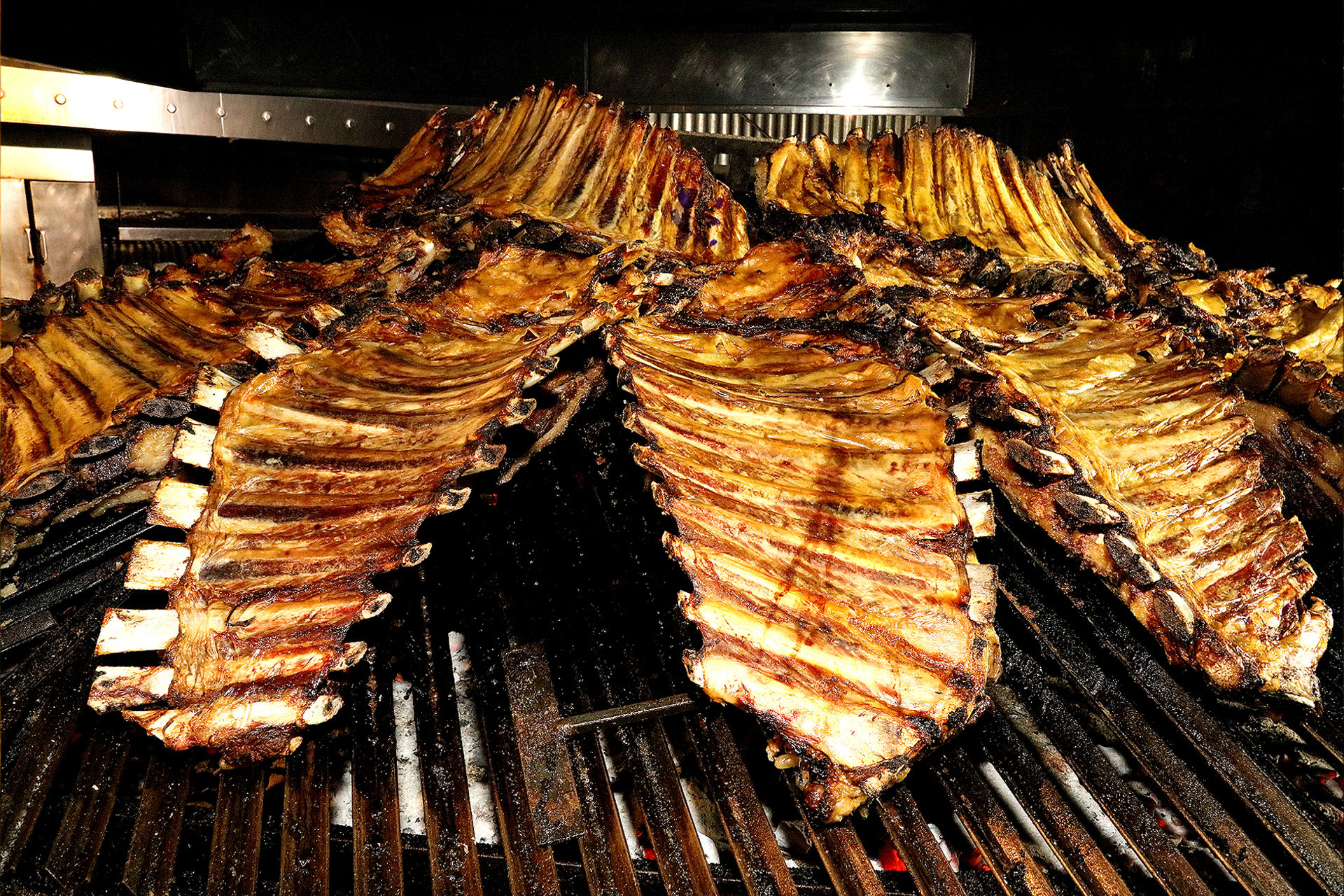 parrilla argentina, parrillada tradicional con variedad de carnes